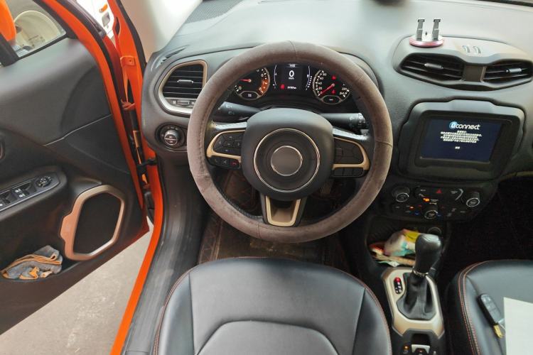Used Jeep Renegade 2018 Connected Large Screen Version 180T Automatic Jingneng Version Steering Wheel
