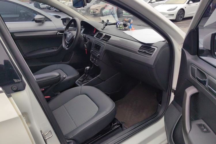 Used Volkswagen Santana 2016 1.6L Automatic Comfort Edition Interior 4