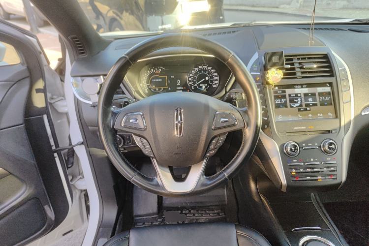 Used Lincoln MKC 2016 2.0T Two-Wheel Drive Deluxe Edition
