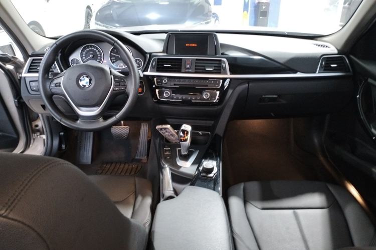 Used BMW 3 Series 2017 320Li Fashion Model Center Console