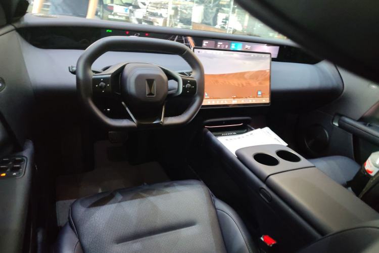 Used Avatr 06 2025 Max All-Electric Version Center Console