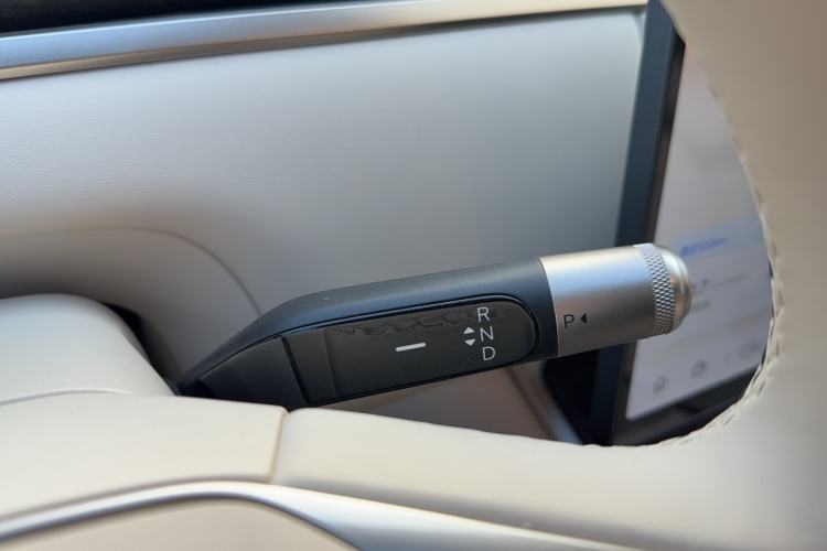 Used ONVO Luxeed L90 2025 Model—Max Six-Seater Version