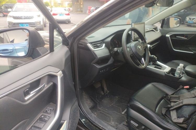 Used Toyota RAV4 2022 2.0L CVT Two-Wheel Drive Fashion Edition Driver Seat