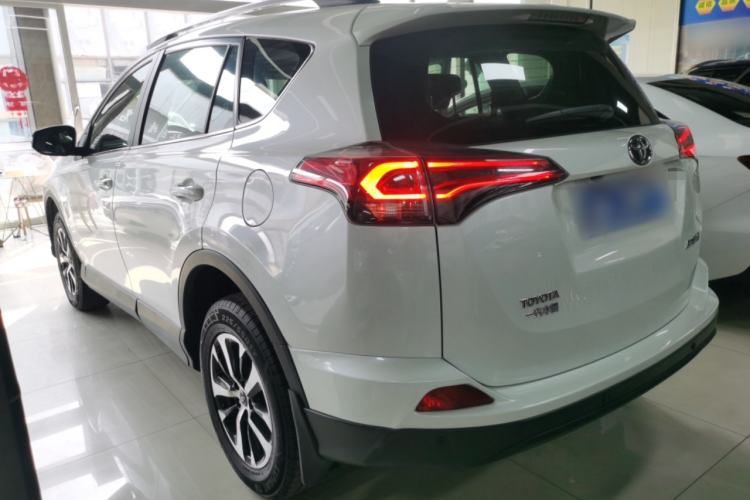 Used Toyota RAV4 2019 2.0L CVT Two-Wheel Drive Pioneer Edition China V Standard