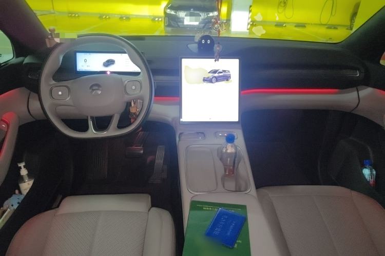 Used Nio EC6 2023 75 kWh Center Console