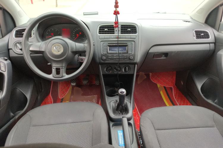 Used Volkswagen Polo 2013 1.4L Manual Comfort Edition Center Console