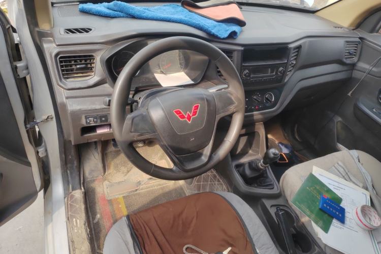 Used Wuling Hongguang V 2021 1.5L Jingqu Edition Enclosed-Window Vehicle LAR