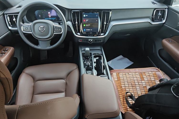 Used Volvo S60 2025 B4 Zhiyi Luxury Edition Center Console