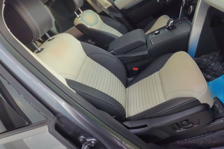 Used Land Rover Discovery 2023 Revised Version 360 PS R-Dynamic S