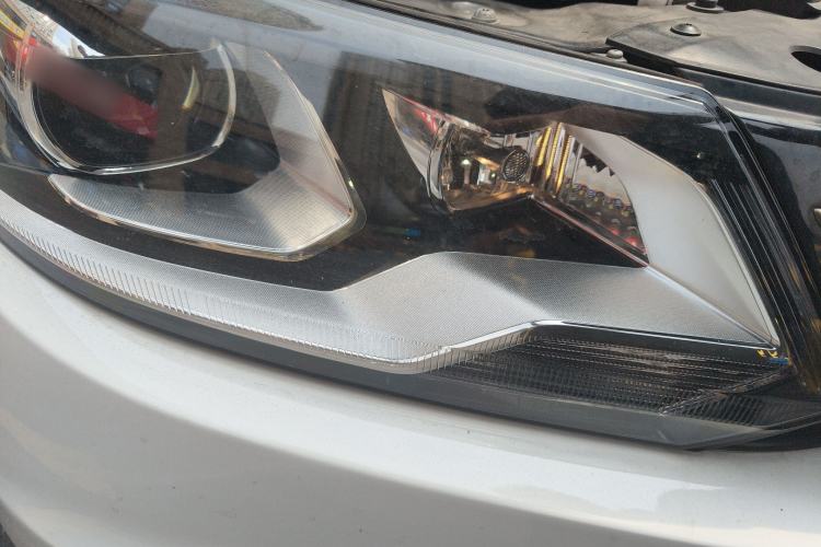 Used Volkswagen Tiguan 2015 1.8TSI Automatic Two-Wheel Drive Trend Edition Right Front Headlight