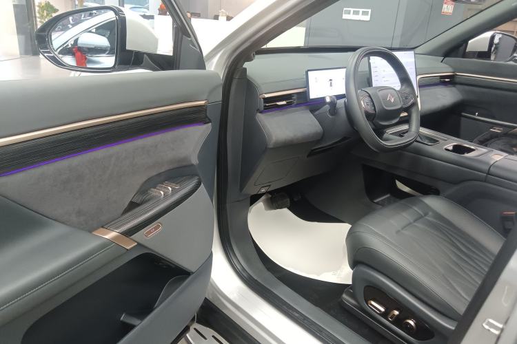 Used Dongfeng eπ eπ008 2025 210 Ultra Range-Extended Version 5 Seats Driver Seat