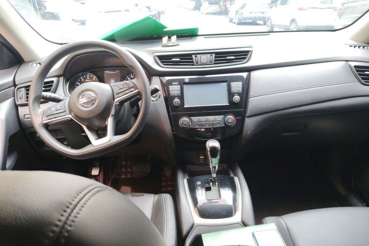 Used Nissan X-Trail 2017 2.0L CVT Comfort Edition 2WD Center Console