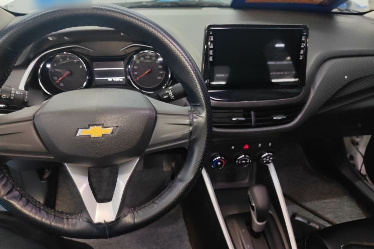 Used Chevrolet Cavalier 2020 325T Automatic Enjoyment Edition Center Console