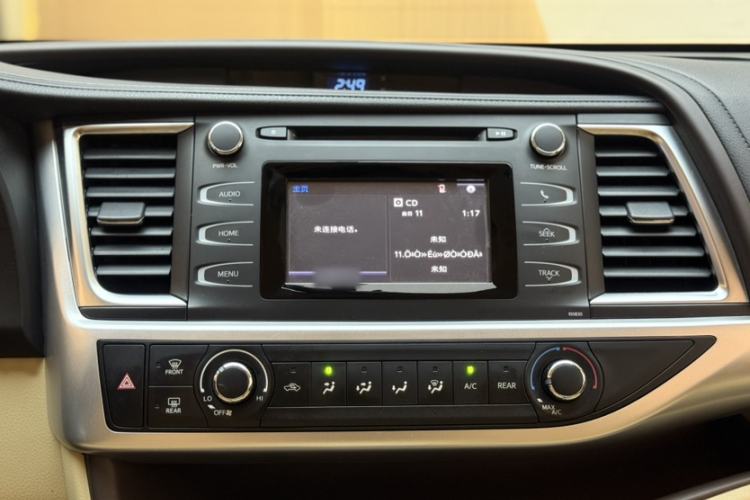 Used Toyota Highlander 2021 2.0T Two-Wheel Drive Elite Version 7-Seater Interior 9