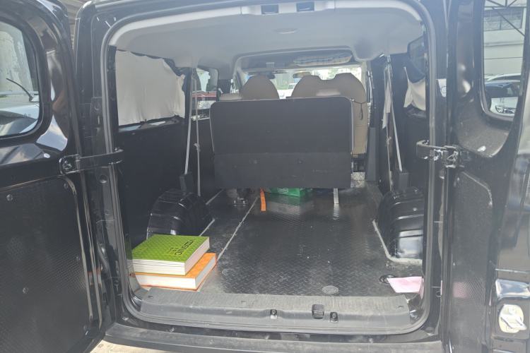 Used SAIC MAXUS Dana V1 2024 V1 Short Wheelbase Low-Roof Multi-Function Version (51 kWh)
