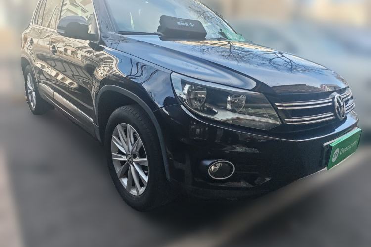 Used Volkswagen Tiguan 2012 2.0 TSI Comfort Edition Front Right 45 Deg