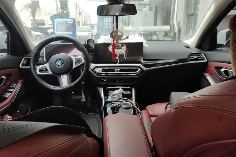 Used BMW i3 2024 eDrive 35 L Center Console