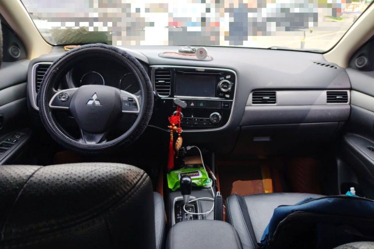 Used Mitsubishi Outlander 2013 2.4L Four-Wheel Drive Luxury Navigation Version 7 Seats