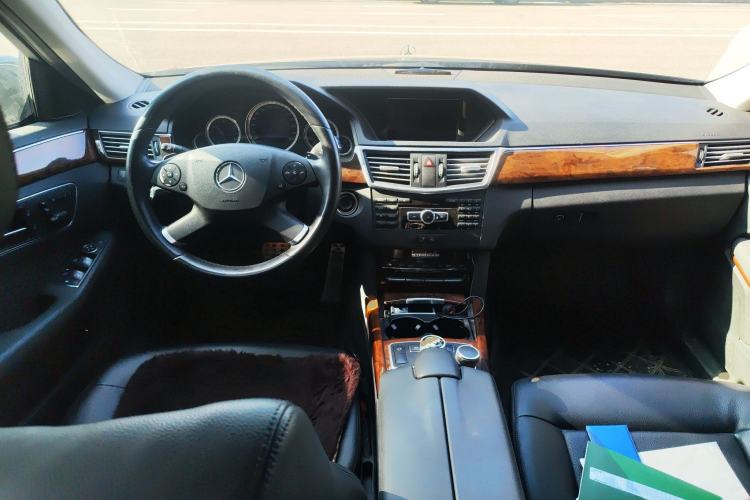 Used Mercedes-Benz E-Class 2013 E 260 L CGI Elegant Model Center Console