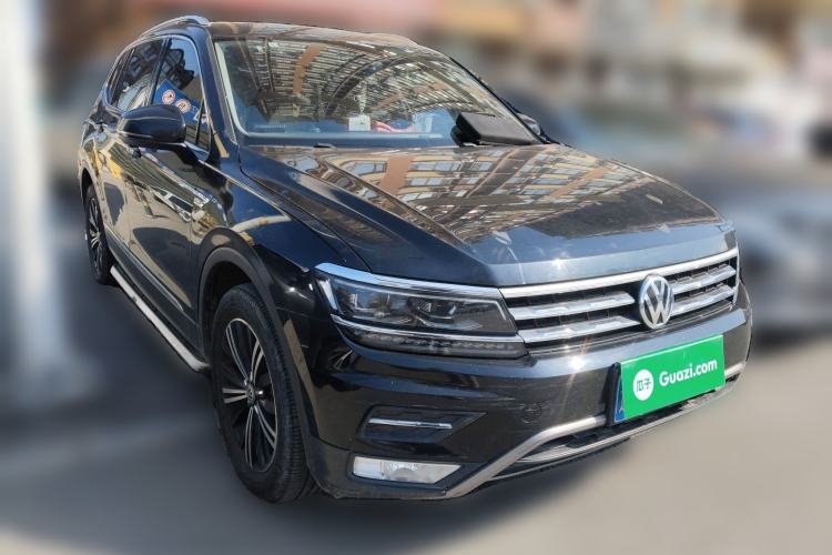 Used Volkswagen Tiguan L 2018 380TSI Automatic All-Wheel Drive Luxury Edition Front Right 45 Deg