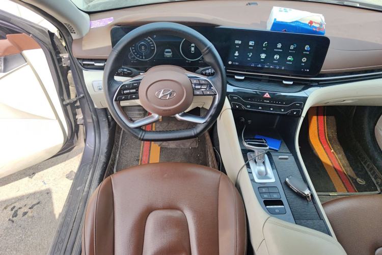 Used Hyundai Mistra 2021 1.8L CVT LUX Premium Edition Steering Wheel