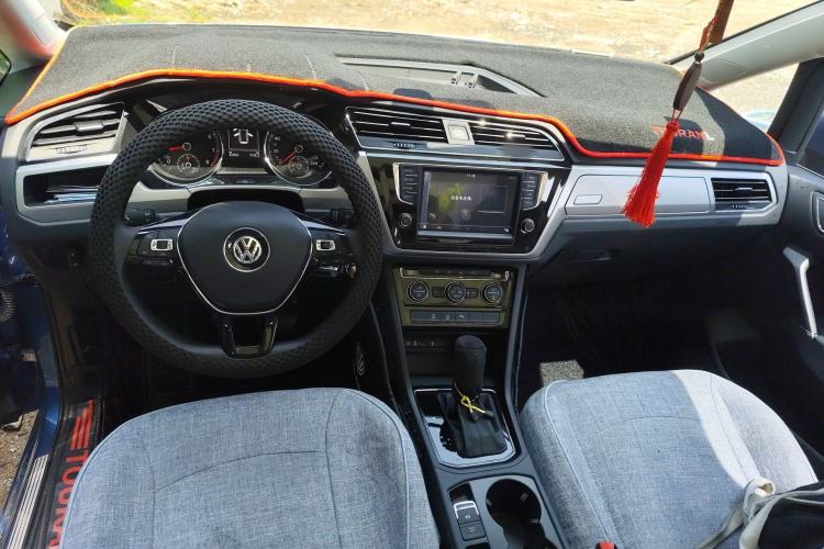 Used Volkswagen Touran 2018 Volkswagen Touran L 280TSI DSG Comfort Edition 7 Seats China VI Standard Center Console