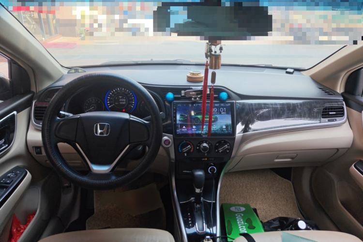 Used Honda Crider 2013 1.8L automatic comfort version Center Console