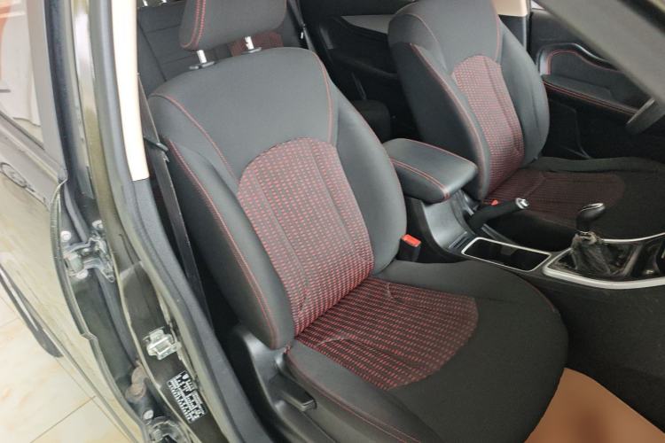 Used Baojun 560 2015 1.8L manual Comfort trim level