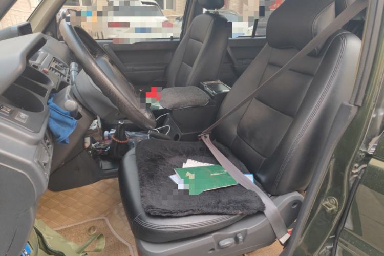 Used Leopaard Q6 2014 2.4L Two-Wheel Drive Version
