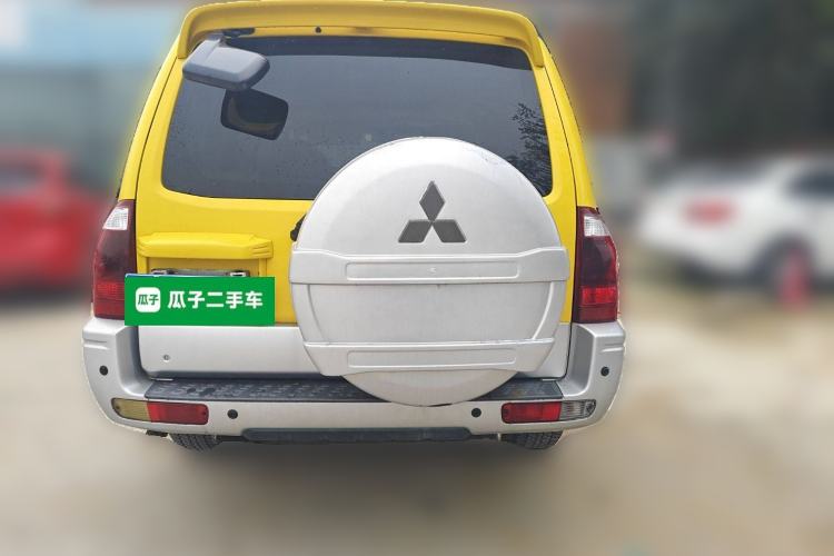 Used Mitsubishi Pajero 2006 3.0L AT GLX Rear