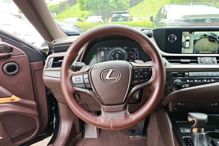 Used Lexus ES 2018 300h Premier Edition China VI Standard Steering Wheel