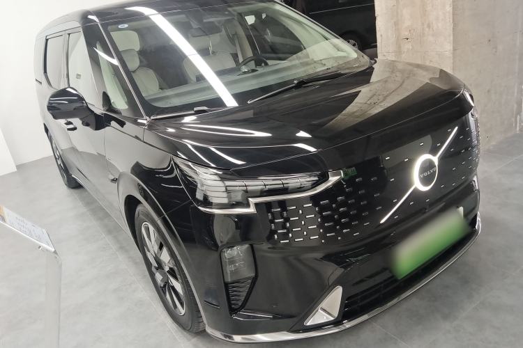 Used Volvo EM90 2025 Ultra Six-Seater