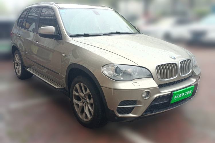 Used BMW X5 2011 xDrive35i Luxury Model Front Right 45 Deg