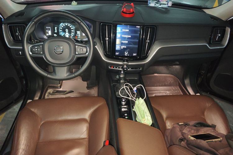 Used Volvo XC60 2019 T5 4x4 Smart Edition China VI Standard Center Console