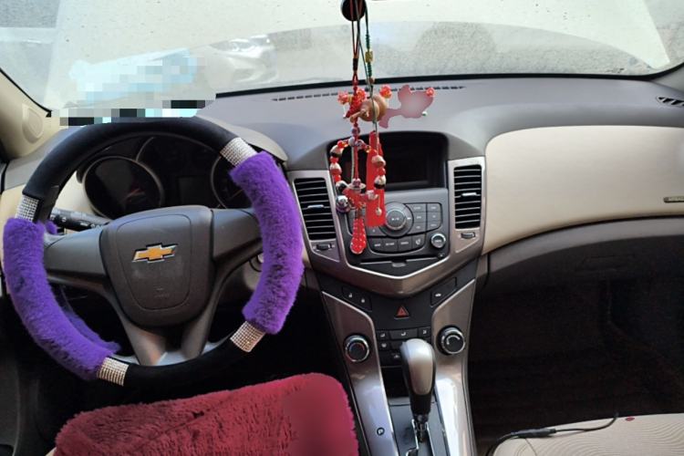 Used Chevrolet Cruze 2015 1.5L Classic SE AT Center Console