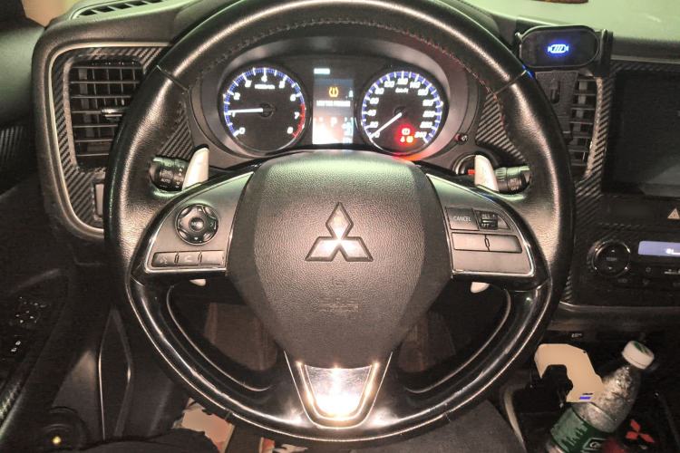 Used Mitsubishi Outlander 2018 2.4L 4x4 Elite Edition 5 Seats Steering Wheel