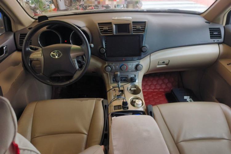 Used Toyota Highlander 2009 2.7L Two-Wheel Drive 5-Seater Sport Edition Center Console