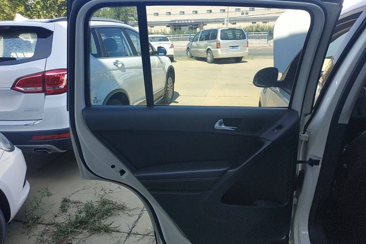 Used Volkswagen Tiguan L 2016 300TSI Automatic Two-Wheel Drive Trend Edition