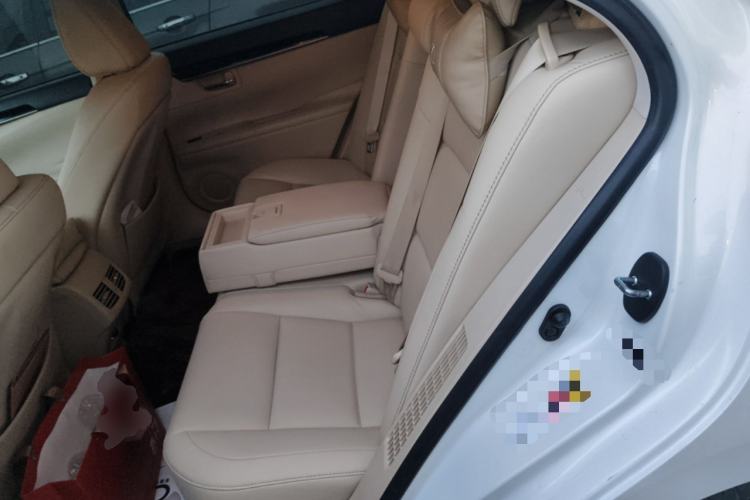 Used Lexus ES 2013 300h Elite Edition
