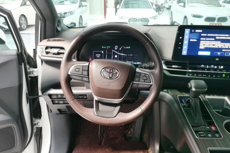 Used Toyota Sienna 2023 2.5L Hybrid Platinum Edition