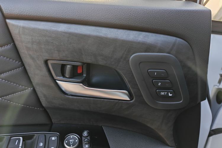 Used Honda Elysion 2024 2.0L eHEV Ultimate Edition