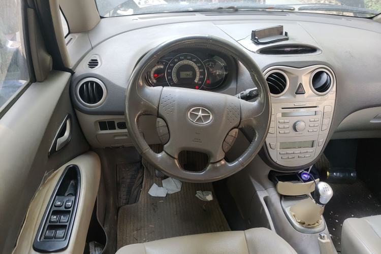 Used JAC Group Refine M2 2012 1.8L MT Business Luxury 5-Seater
