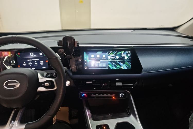 Used GAC Trumpchi GS3 2025 Shadow Speed 270T Enjoyment Edition Soaring to New Heights Center Console