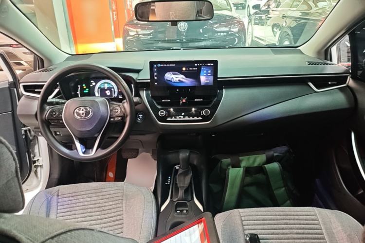 Used Toyota Corolla 2023 1.8L Smart Electric Hybrid Dual-Motor Elite Edition Center Console
