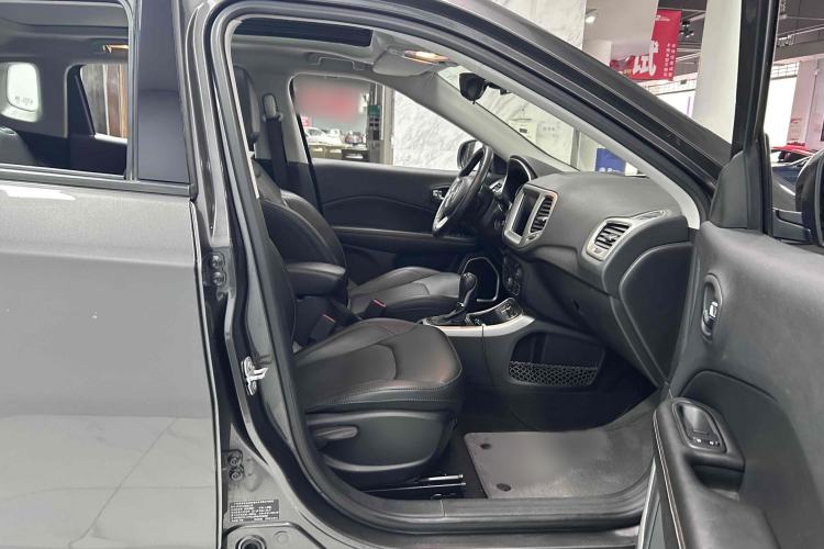 Used Jeep Compass 2017 200T Automatic Family Edition Interior 3