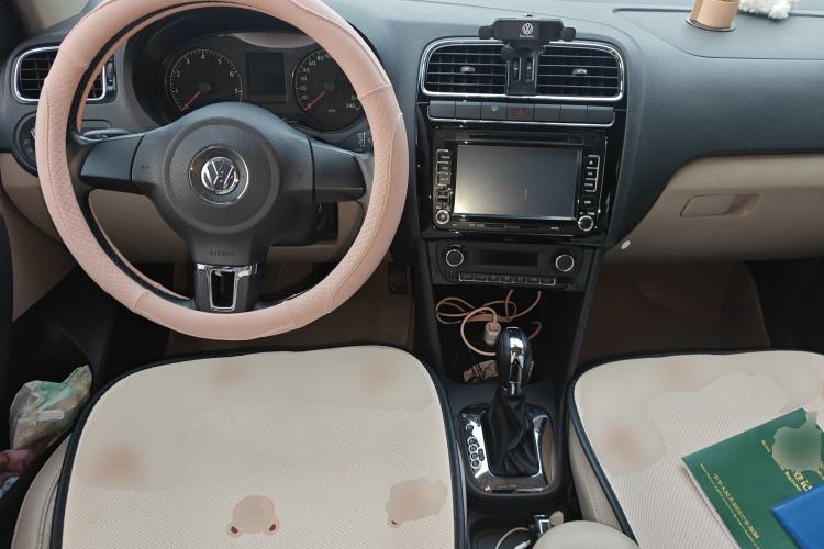 Used Volkswagen Polo 2013 1.6L Automatic Luxury Edition Center Console