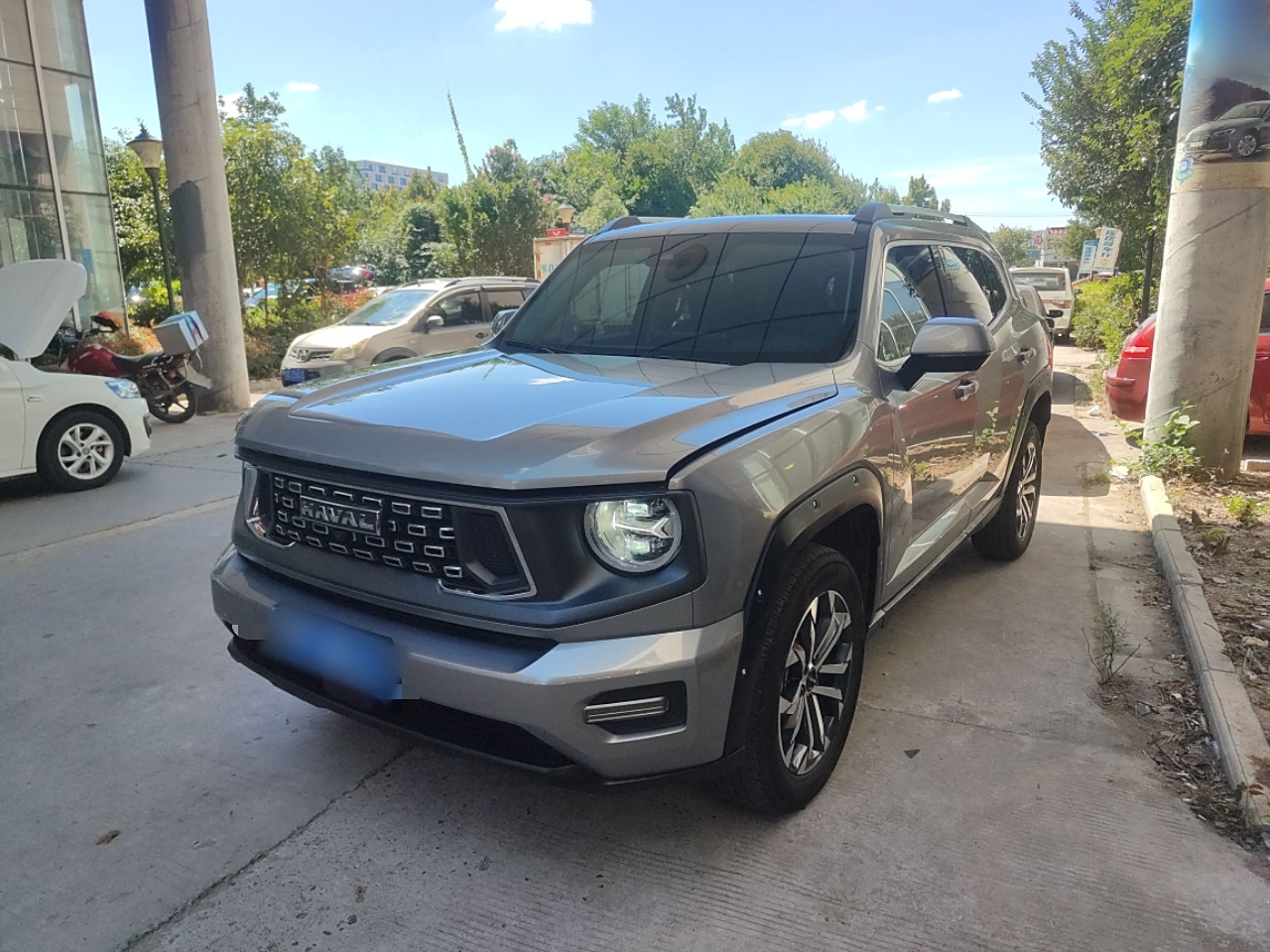 تحت مقدمة السيارة