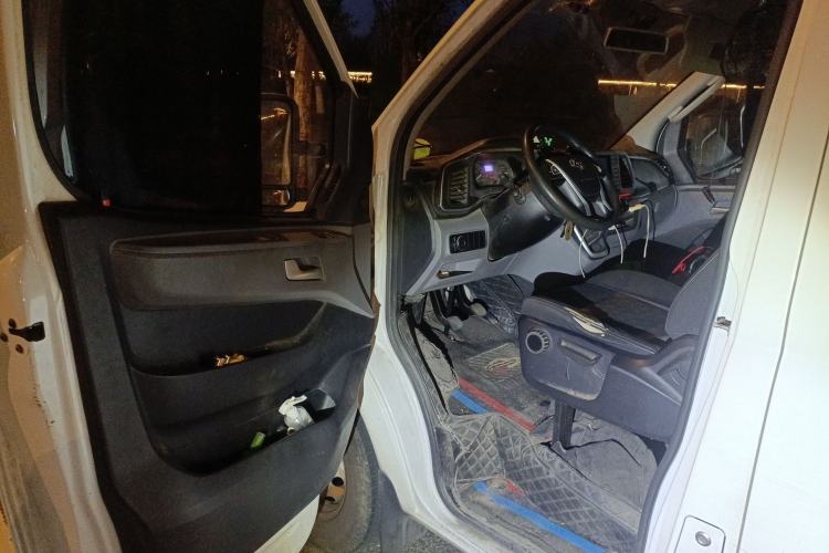 Used SAIC MAXUS Xintu V80 2021 2.0T Manual Classic Aoyuntong 127 PS Mid-axle Mid-roof 6/7/8/9-Seater
