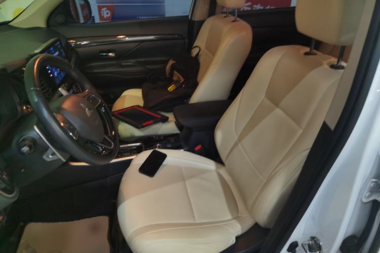 Used Mitsubishi Outlander 2018 2.4L 4x4 Luxury Edition 7-Seater