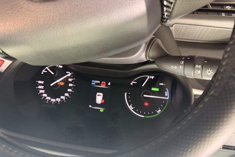 Used Toyota SIENNA 2024 2.5L Hybrid Four-Wheel Drive Luxury Edition Interior 9